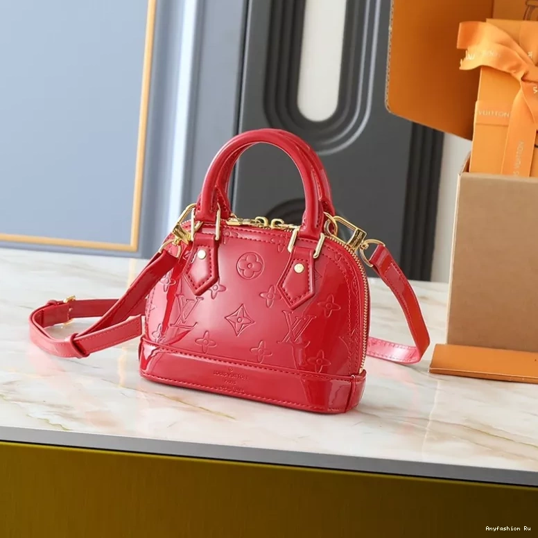 Exploring the World of Longchamp (LV) Merchandise: A Luxury Journey